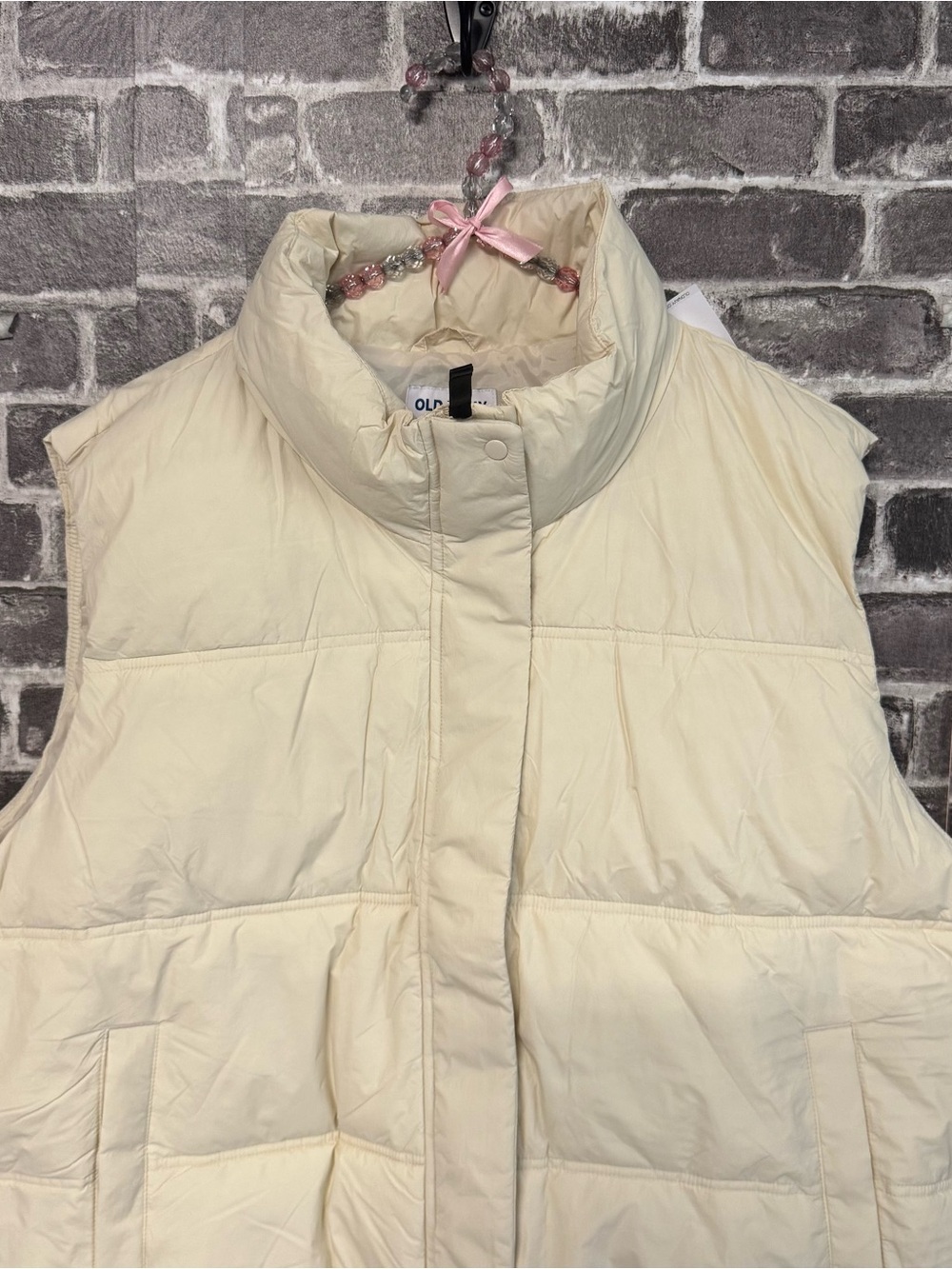 NWT Old Navy Water-Resistant Puffer Vest cream white cropped - Picture 2 of 11